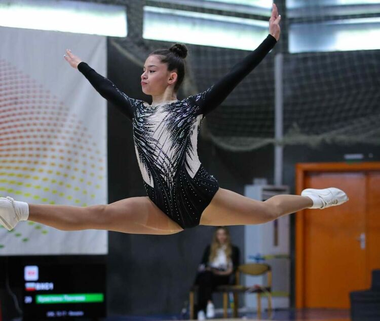 Куп медали за спортните таланти на &bdquo;Виолена&ldquo; от три състезания