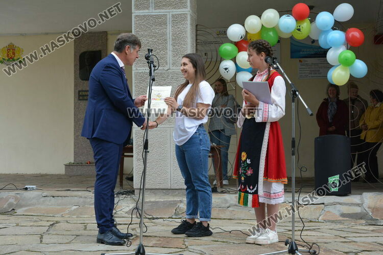 Николета Карчева е първенец на випуска във ФСГ, Станко Станкев – учител на годината