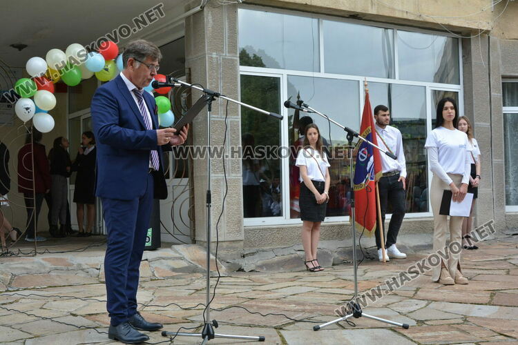 Николета Карчева е първенец на випуска във ФСГ, Станко Станкев – учител на годината