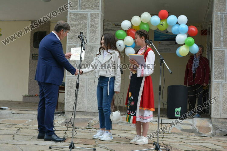 Николета Карчева е първенец на випуска във ФСГ, Станко Станкев – учител на годината