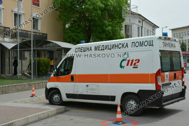 Нападнаха и биха мъж пред Община Хасково