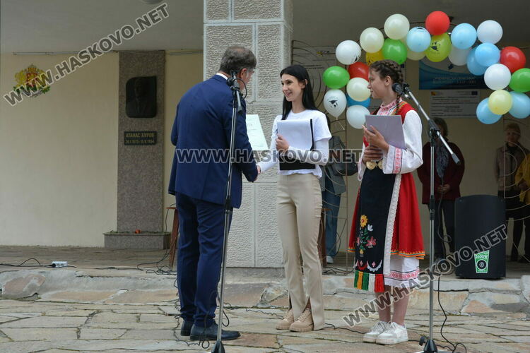 Николета Карчева е първенец на випуска във ФСГ, Станко Станкев – учител на годината