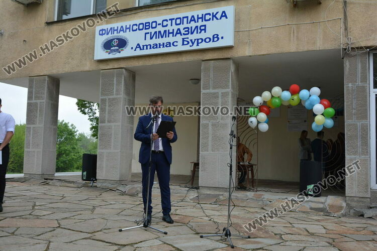 Николета Карчева е първенец на випуска във ФСГ, Станко Станкев – учител на годината