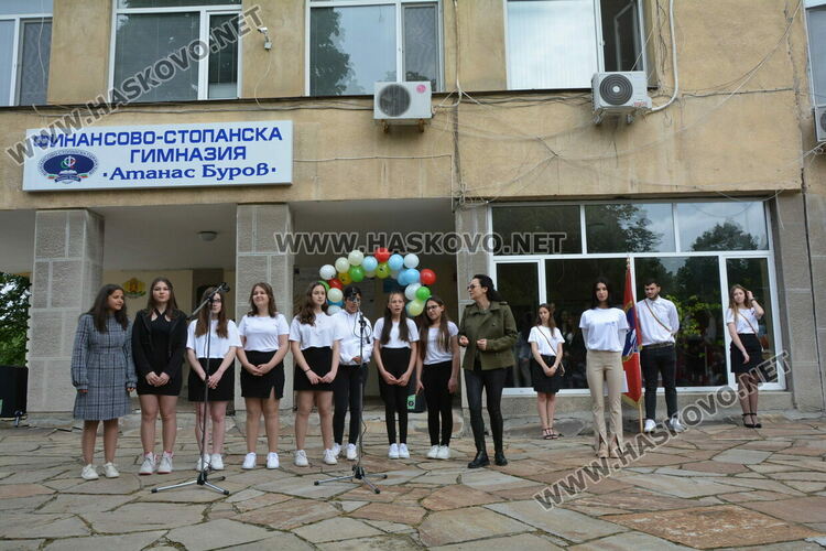 Николета Карчева е първенец на випуска във ФСГ, Станко Станкев – учител на годината