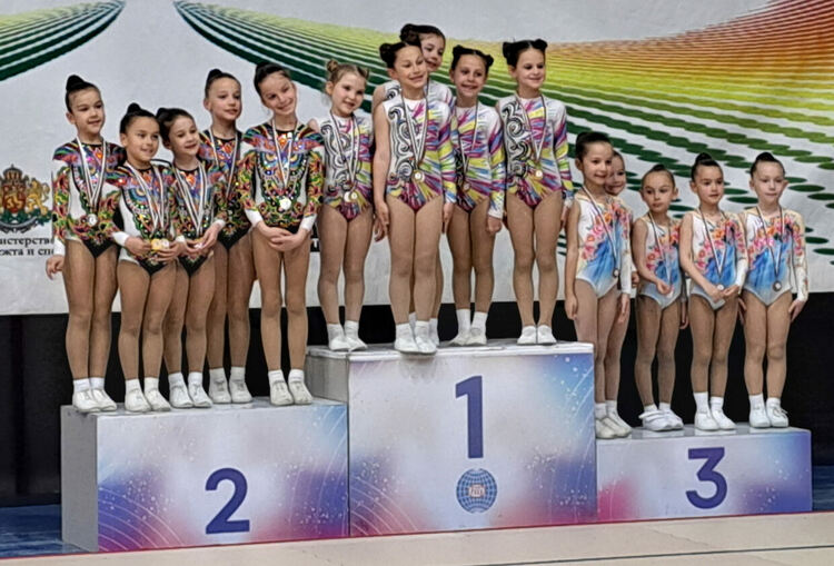 Куп медали за спортните таланти на &bdquo;Виолена&ldquo; от три състезания