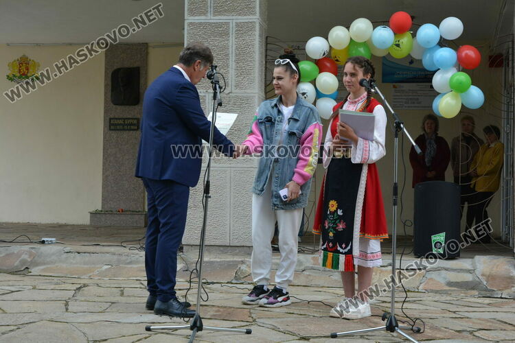 Николета Карчева е първенец на випуска във ФСГ, Станко Станкев – учител на годината