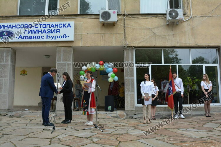 Николета Карчева е първенец на випуска във ФСГ, Станко Станкев – учител на годината