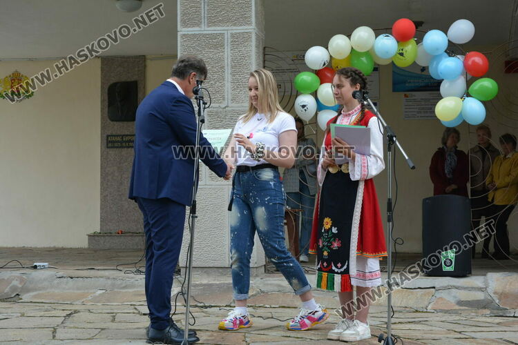 Николета Карчева е първенец на випуска във ФСГ, Станко Станкев – учител на годината