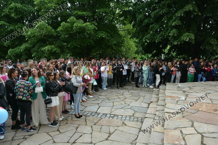 Николета Карчева е първенец на випуска във ФСГ, Станко Станкев – учител на годината