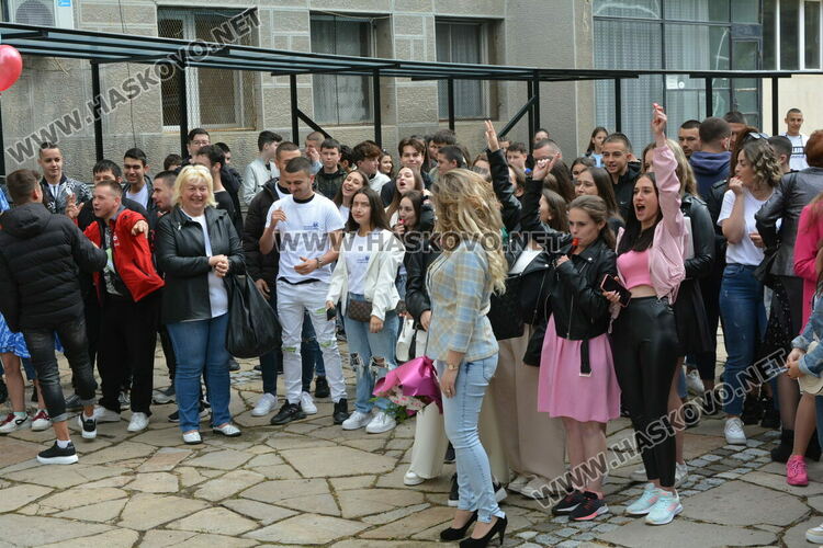 Николета Карчева е първенец на випуска във ФСГ, Станко Станкев – учител на годината