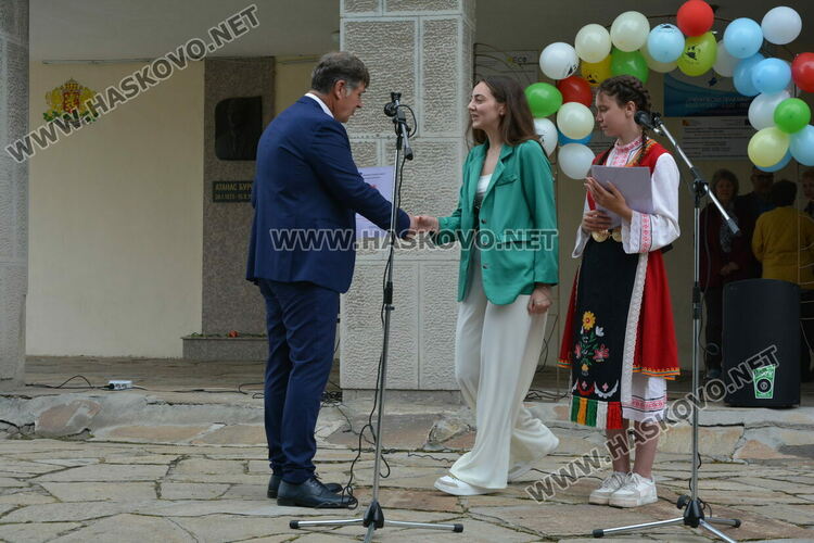 Николета Карчева е първенец на випуска във ФСГ, Станко Станкев – учител на годината