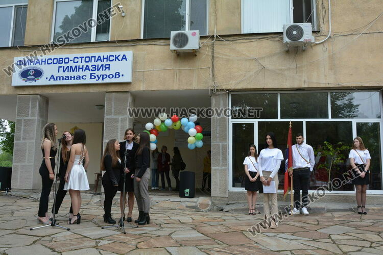 Николета Карчева е първенец на випуска във ФСГ, Станко Станкев – учител на годината