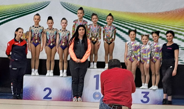 Куп медали за спортните таланти на &bdquo;Виолена&ldquo; от три състезания