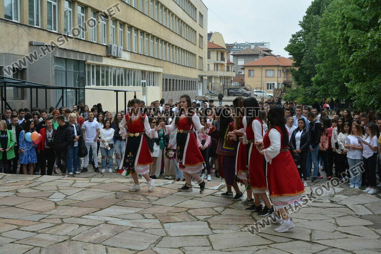 Николета Карчева е първенец на випуска във ФСГ, Станко Станкев – учител на годината