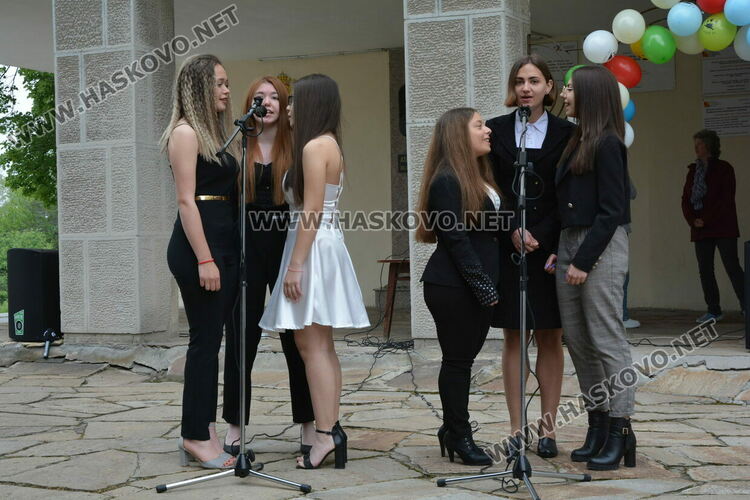 Николета Карчева е първенец на випуска във ФСГ, Станко Станкев – учител на годината