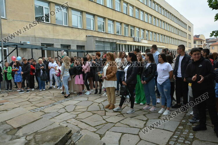 Николета Карчева е първенец на випуска във ФСГ, Станко Станкев – учител на годината