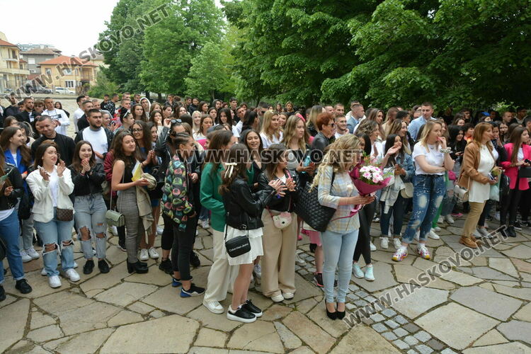 Николета Карчева е първенец на випуска във ФСГ, Станко Станкев – учител на годината
