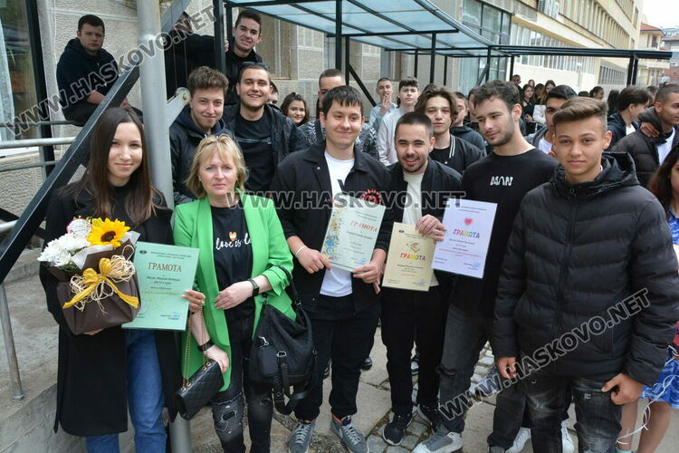 Николета Карчева е първенец на випуска във ФСГ, Станко Станкев – учител на годината