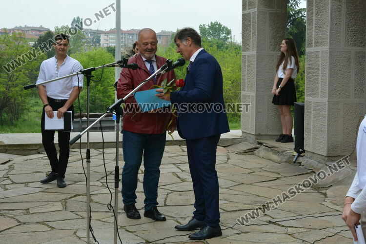 Николета Карчева е първенец на випуска във ФСГ, Станко Станкев – учител на годината