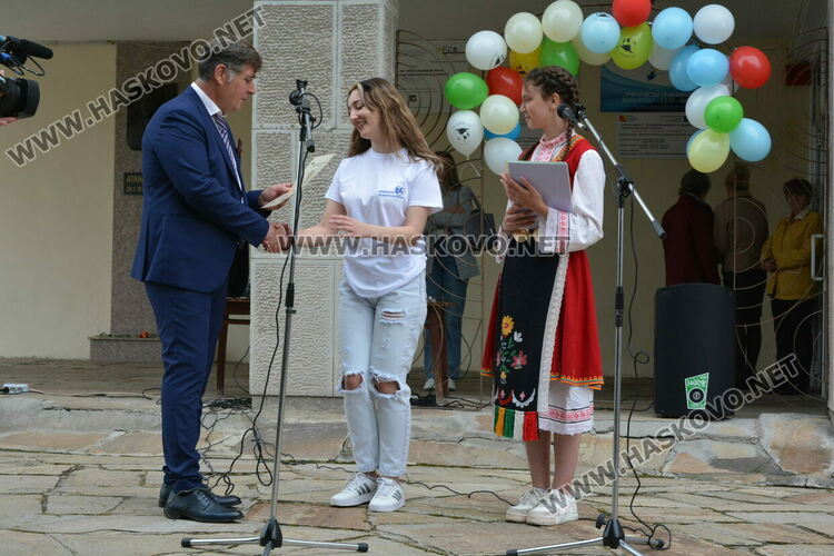 Николета Карчева е първенец на випуска във ФСГ, Станко Станкев – учител на годината