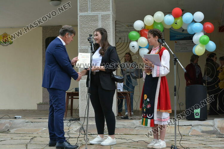 Николета Карчева е първенец на випуска във ФСГ, Станко Станкев – учител на годината