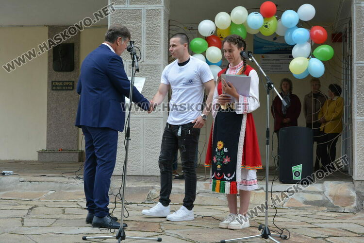 Николета Карчева е първенец на випуска във ФСГ, Станко Станкев – учител на годината