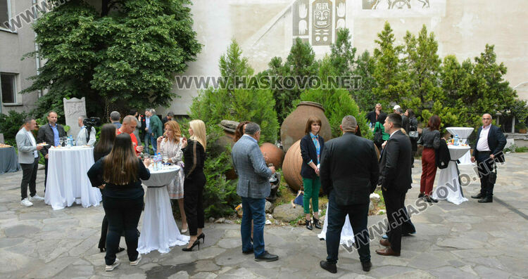 Телевизия eTV навърши 10 години