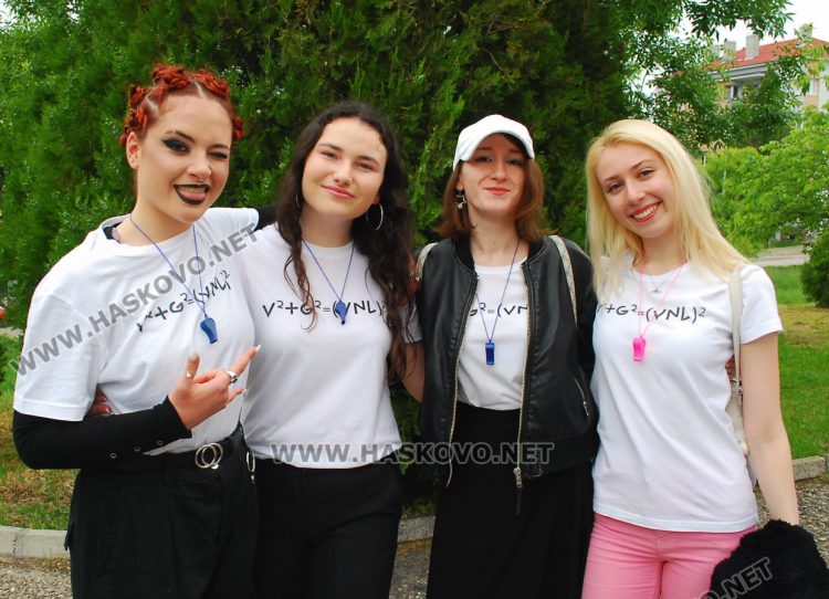 130 абитуриенти на Випуск 2023 в ПМГ-Хасково минаха по червения килим 