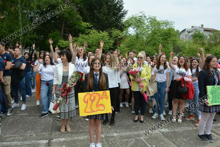 Нели Генова със Златаровска награда на Езиковата гимназия в Хасково