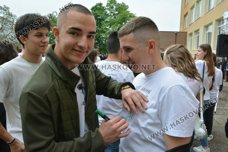 Нели Генова със Златаровска награда на Езиковата гимназия в Хасково