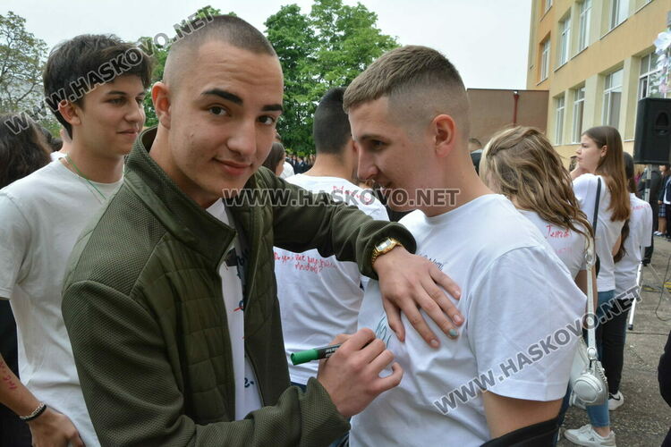 Нели Генова със Златаровска награда на Езиковата гимназия в Хасково