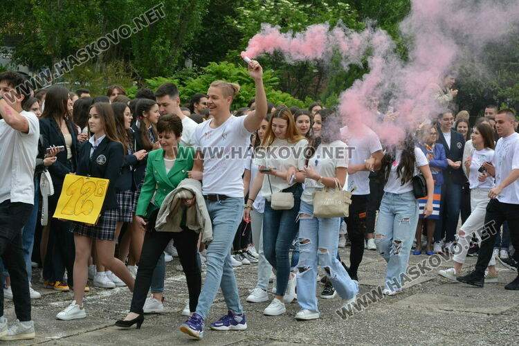 Нели Генова със Златаровска награда на Езиковата гимназия в Хасково