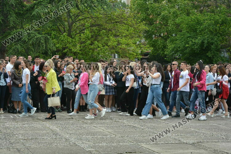 Нели Генова със Златаровска награда на Езиковата гимназия в Хасково