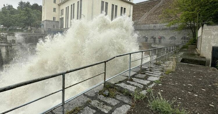 Изпускат контролирано язовир "Копринка"