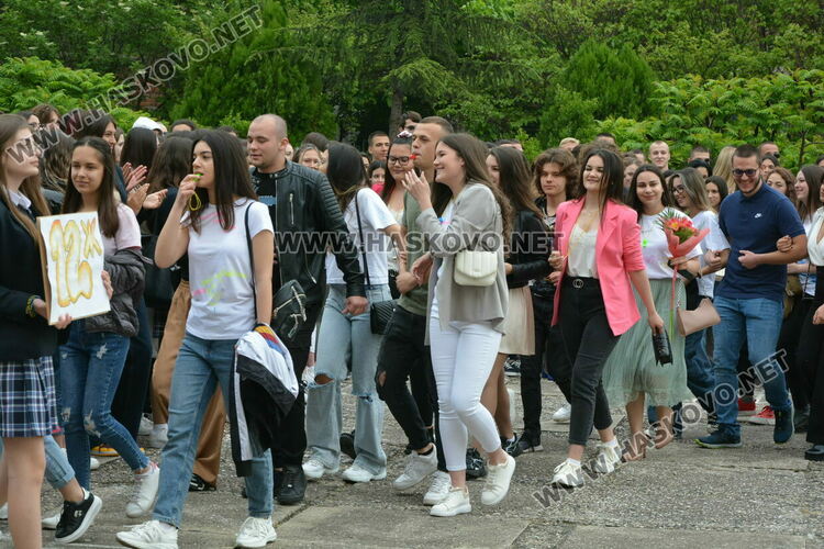 Нели Генова със Златаровска награда на Езиковата гимназия в Хасково