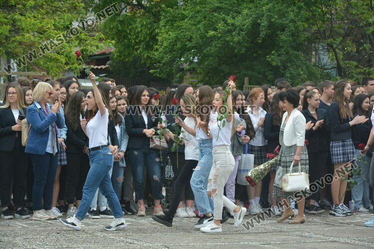 Нели Генова със Златаровска награда на Езиковата гимназия в Хасково