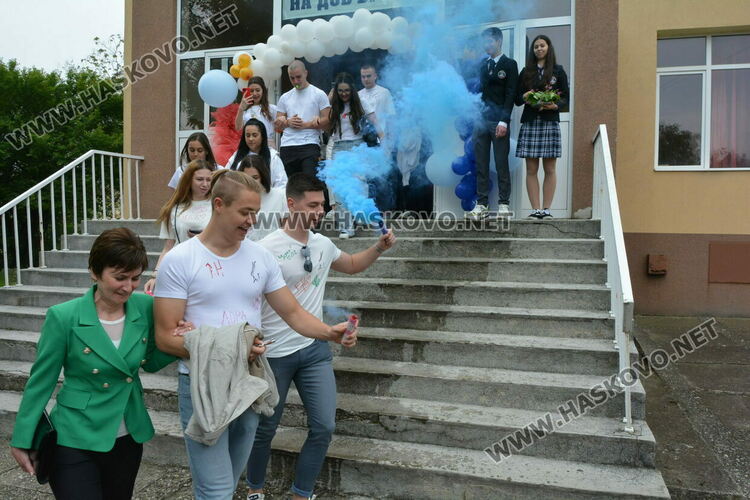 Нели Генова със Златаровска награда на Езиковата гимназия в Хасково