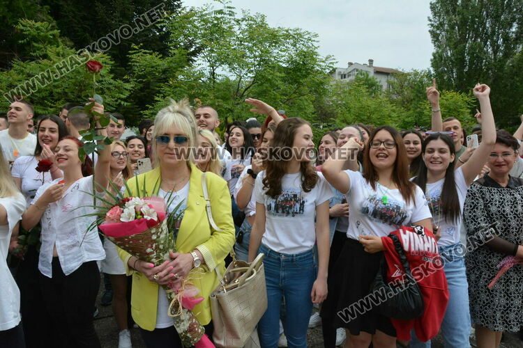 Нели Генова със Златаровска награда на Езиковата гимназия в Хасково