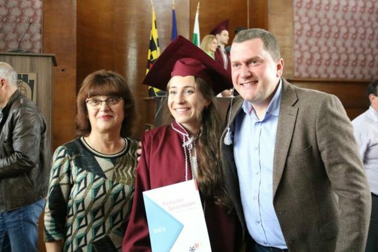  Специална церемония в тържествената зала на Минната дирекция за зрелостници от ГПЧЕ „Симеон Радев“