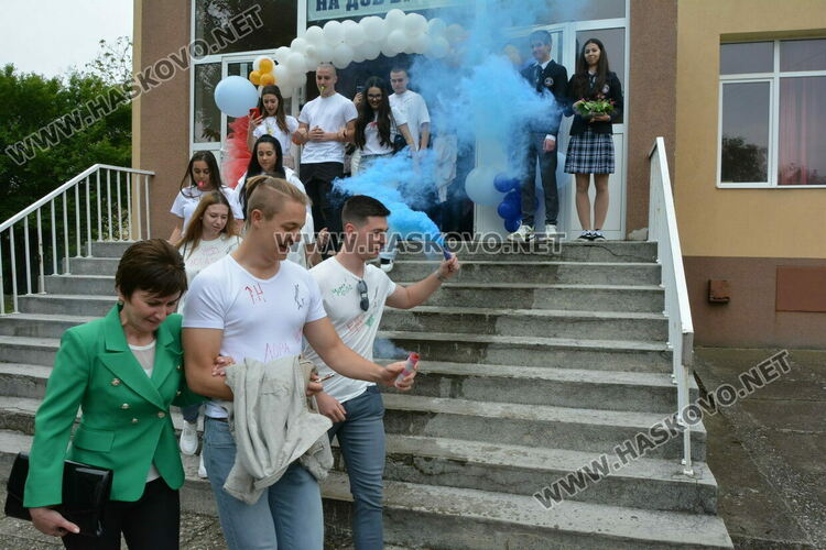 Нели Генова със Златаровска награда на Езиковата гимназия в Хасково