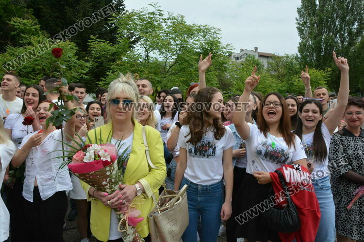 Нели Генова със Златаровска награда на Езиковата гимназия в Хасково