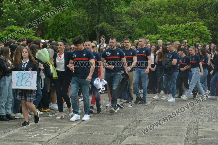 Нели Генова със Златаровска награда на Езиковата гимназия в Хасково