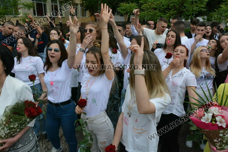 Нели Генова със Златаровска награда на Езиковата гимназия в Хасково