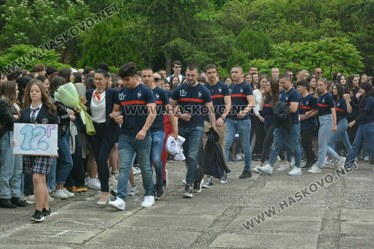 Нели Генова със Златаровска награда на Езиковата гимназия в Хасково