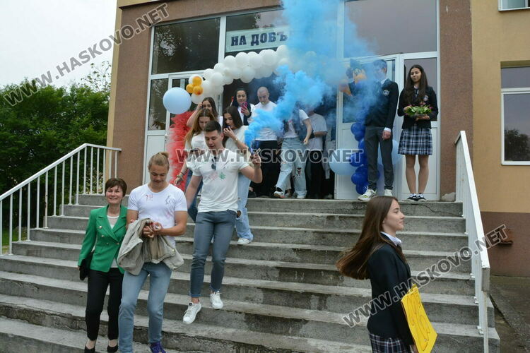 Нели Генова със Златаровска награда на Езиковата гимназия в Хасково