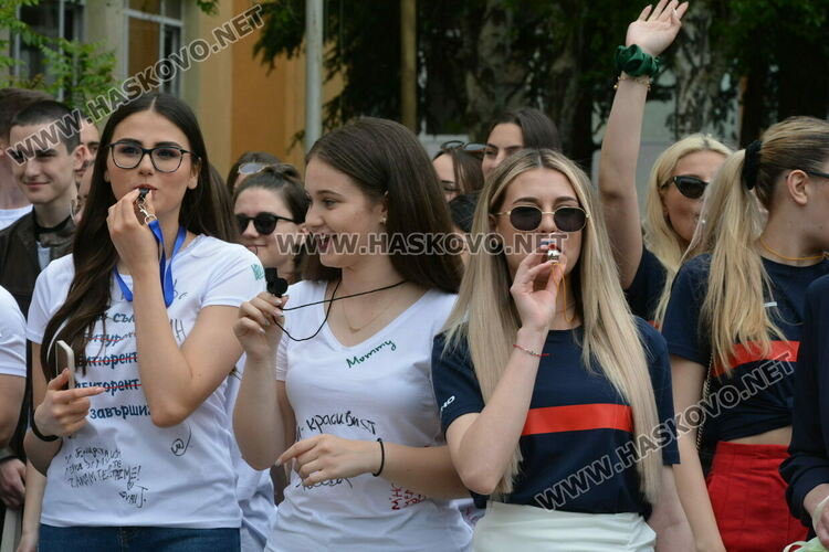 Нели Генова със Златаровска награда на Езиковата гимназия в Хасково