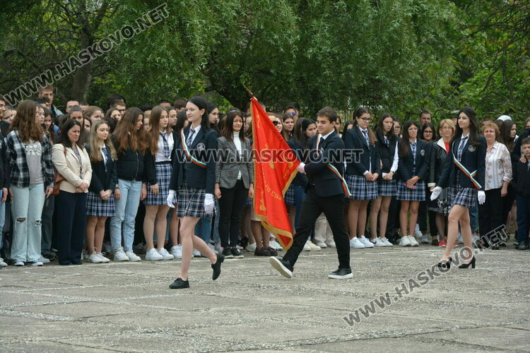 Нели Генова със Златаровска награда на Езиковата гимназия в Хасково