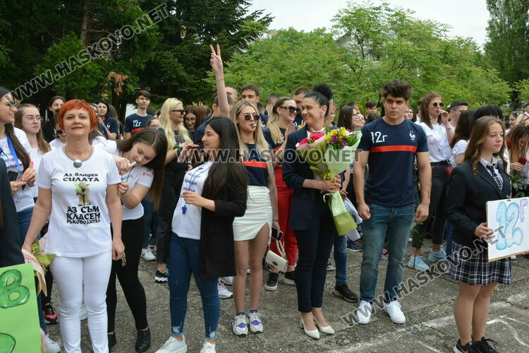 Нели Генова със Златаровска награда на Езиковата гимназия в Хасково