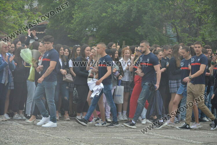 Нели Генова със Златаровска награда на Езиковата гимназия в Хасково