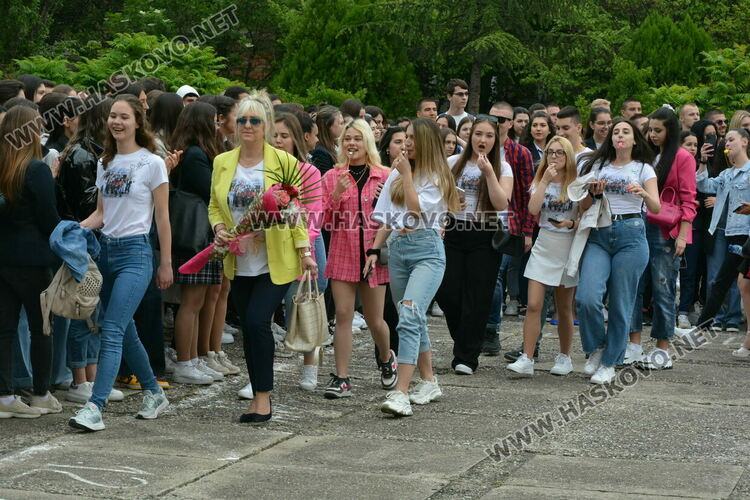 Нели Генова със Златаровска награда на Езиковата гимназия в Хасково